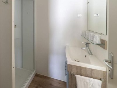 Cliquez pour découvrir toutes les photos de l'HÉBERGEMENT ! mobil-home - Domaine Château Laval photo 6