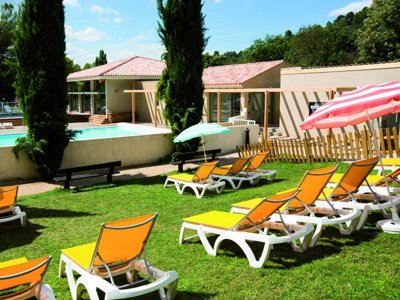 Cliquez pour découvrir toutes les photos de l'ÉTABLISSEMENT ! camping Domaine Château Laval photo 5