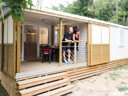 Cliquez pour découvrir toutes les photos de l'HÉBERGEMENT ! mobil-home - camping Domaine Château Laval photo 2
