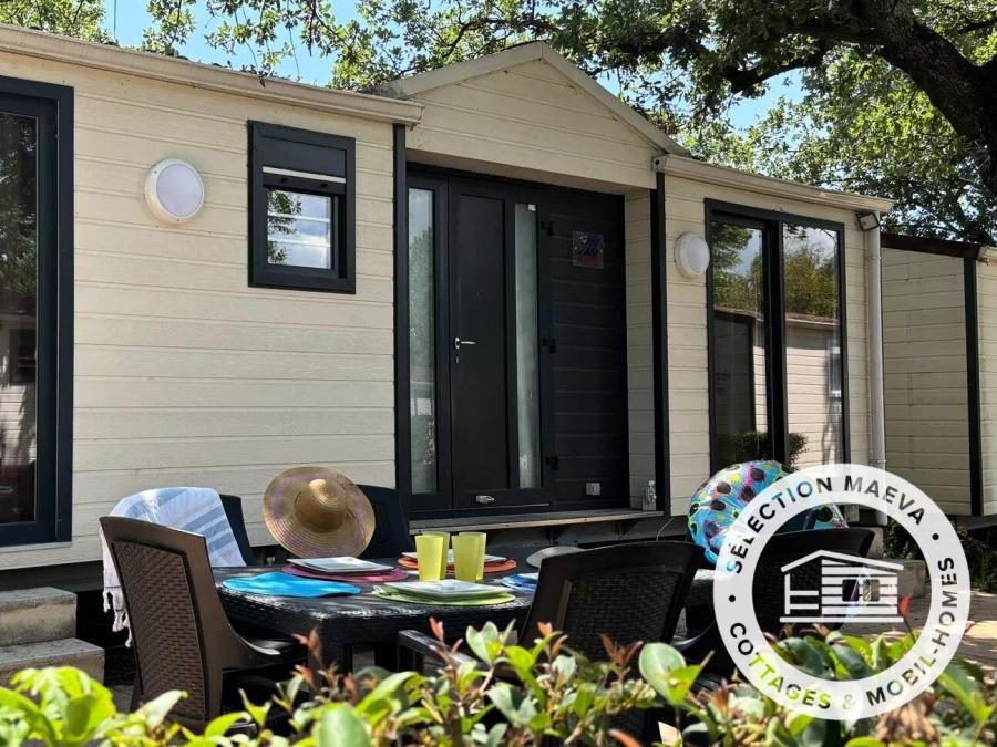 Camping Pas Cher vous présente avec son site Officiel campingpascher.fr, le Camping Tikayan Domaine Du Golfe De Saint Tropez classé 4 étoiles, situé sur la commune de Grimaud dans le département Var (Provence Alpes Côte D'azur) en France. Le camping Tikayan Domaine Du Golfe De Saint Tropez, vous présente un hébergement de type mobil-home de 38 m² et télévision. Le camping Tikayan Domaine Du Golfe De Saint Tropez vous proposeun séjour PAS CHER avec une REMISEdu lundi 15 juin au lundi 22 juin 2026, en promotion à -34% pour 7 nuits à 399 € au lieu de 604,55 € soit une Économie de 205,55 €. Cette location propose 69 dates différentes pour réserver votre séjour. Découvrez également les 12 autres gammes d'hébergements du camping. Les Avis clients pour le Camping Tikayan Domaine Du Golfe De Saint Tropez sont de 7 sur 10. Mer, Piscine extérieure, Animations familiales, Club enfants, Aire de jeux enfants, Centre équestre, Golf, Plongée, Pétanque, Sports nautiques, Terrain de badminton, Terrain de volley-ball, Bar, Plats à emporter, Snack/Bar,... En savoir plus : cliquez-ICI.
