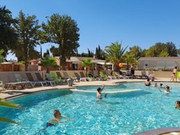 Camping Pas Cher vous présente avec son site Officiel campingpascher.fr, le Camping Tikayan Domaine Du Golfe De Saint Tropez classé 4 étoiles, situé sur la commune de Grimaud dans le département Var (Provence Alpes Côte D'azur) en France. Le camping Tikayan Domaine Du Golfe De Saint Tropez, vous présente un hébergement de type mobil-home de 38 m² avec climatisation et télévision. Le camping Tikayan Domaine Du Golfe De Saint Tropez vous proposeun séjour PAS CHER avec une REMISEdu sam. 13 juin au sam. 20 juin 2026, en promotion à -63% pour 7 nuits à 389 € au lieu de 1057,0 € soit une Économie de 668 €. Cette location propose 15 dates différentes pour réserver votre séjour. Découvrez également les 12 autres gammes d'hébergements du camping. Les Avis clients pour le Camping Tikayan Domaine Du Golfe De Saint Tropez sont de 7 sur 10. Mer, Piscine extérieure, Animations familiales, Club enfants, Aire de jeux enfants, Centre équestre, Golf, Plongée, Pétanque, Sports nautiques, Terrain de badminton, Terrain de volley-ball, Bar, Plats à emporter, Snack/Bar,... En savoir plus : cliquez-ICI.