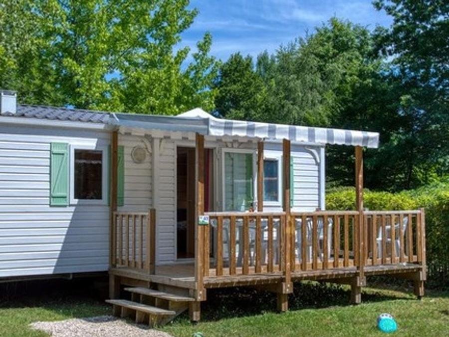 Camping Pas Cher vous présente avec son site Officiel campingpascher.fr, le Camping Lac De Groléjac classé 3 étoiles, situé sur la commune de Grolejac dans le département Dordogne (Aquitaine) en France. Le camping Lac De Groléjac vous propose un hébergement de type mobil-home de 26 m² pour 2 personnes (télévision). L'établissement vous propose 17 autres types d'hébergements. Découvrez tous nos séjours à petits prix dans la commune et aux alentours de Grolejac du département : Dordogne (Aquitaine). Les Avis clients pour le Camping Lac De Groléjac sont excellents avec une note moyenne de 9 sur 10. LacRivière, Piscine chauffée, Piscine extérieure, Animations familiales, Club enfants, Aire de jeux enfants, Canoë-kayak, Cyclisme, Ping-pong, Pédalo, Pétanque, Randonnée, Trampoline, Bar, Dépôt de pain, Plats à emporter, Snack/Bar, Épicerie,... En savoir plus : cliquez-ICI.