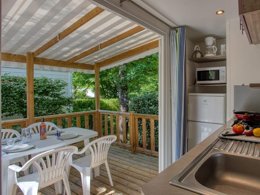 Camping Pas Cher vous présente avec son site Officiel campingpascher.fr, le Camping Lac De Groléjac classé 3 étoiles, situé sur la commune de Grolejac dans le département Dordogne (Aquitaine) en France. Le camping Lac De Groléjac, vous présente un hébergement de type hébergement insolite de 14 m². Le camping Lac De Groléjac vous propose du sam. 30 mai au sam. 06 juin 2026, en promotion à -14% pour 7 nuits à 186 € au lieu de 217,0 € soit une Économie de 31 €. Cette location propose 49 dates différentes pour réserver votre séjour. Découvrez également les 16 autres gammes d'hébergements du camping. Les Avis clients pour le Camping Lac De Groléjac sont excellents avec une note moyenne de 9 sur 10. LacRivière, Piscine chauffée, Piscine extérieure, Animations familiales, Club enfants, Aire de jeux enfants, Canoë-kayak, Cyclisme, Ping-pong, Pédalo, Pétanque, Randonnée, Trampoline, Bar, Dépôt de pain, Plats à emporter, Snack/Bar, Épicerie,... En savoir plus : cliquez-ICI.