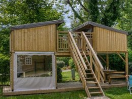 Camping Pas Cher vous présente avec son site Officiel campingpascher.fr, le Camping Lac De Groléjac classé 3 étoiles, situé sur la commune de Grolejac dans le département Dordogne (Aquitaine) en France. Le camping Lac De Groléjac, vous présente un hébergement de type hébergement insolite de 20 m² pour 4 personnes. Le camping Lac De Groléjac vous propose du sam. 30 mai au sam. 06 juin 2026, en promotion à -14% pour 7 nuits à 198 € au lieu de 231,0 € soit une Économie de 33 €. Cette location propose 49 dates différentes pour réserver votre séjour. Découvrez également les 16 autres gammes d'hébergements du camping. Les Avis clients pour le Camping Lac De Groléjac sont excellents avec une note moyenne de 9 sur 10. LacRivière, Piscine chauffée, Piscine extérieure, Animations familiales, Club enfants, Aire de jeux enfants, Canoë-kayak, Cyclisme, Ping-pong, Pédalo, Pétanque, Randonnée, Trampoline, Bar, Dépôt de pain, Plats à emporter, Snack/Bar, Épicerie,... En savoir plus : cliquez-ICI.