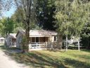 Camping Pas Cher vous présente avec son site Officiel campingpascher.fr, le Camping Là, Com’Union classé 3 étoiles, situé sur la commune de Grosbreuil dans le département Vendée (Pays De La Loire) en France. Le camping Là, Com’Union, vous présente un hébergement de type tente. Le camping Là, Com’Union vous propose du sam. 27 juin au sam. 04 juillet 2026 pour 7 nuits à 220€. Cette location propose 20 dates différentes pour réserver votre séjour. Découvrez également les 6 autres gammes d'hébergements du camping. LacMer, Piscine extérieure, Animations familiales, Aire de jeux enfants, Ping-pong, Pétanque, Bar, Dépôt de pain, Snack/Bar,... En savoir plus : cliquez-ICI.