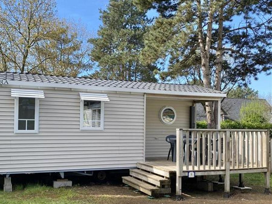 Camping Pas Cher vous présente avec son site Officiel campingpascher.fr, le Camping L'Hermitage classé 3 étoiles, situé sur la commune de Guemene Penfao dans le département Loire-atlantique (Pays De La Loire) en France. Le camping L'Hermitage, vous présente un hébergement de type mobil-home de 27 m² et télévision. Le camping L'Hermitage vous propose du vendredi 18 septembre au vendredi 25 septembre 2026 pour 7 nuits à 402€. Cette location propose 38 dates différentes pour réserver votre séjour. Découvrez également les 13 autres gammes d'hébergements du camping. Les Avis clients pour le Camping L'Hermitage sont excellents avec une note moyenne de 8 sur 10. Piscine couverte, Piscine extérieure, Animations familiales, Club enfants, Aire de jeux enfants, Baby-foot, Canoë-kayak, Centre équestre, Court de tennis, Ping-pong, Pétanque, Randonnée, Terrain multisports, Bar, Boulangerie, Pizzeria, Plats à emporter, Restaurant, Snack/Bar, Épicerie,... En savoir plus : cliquez-ICI.