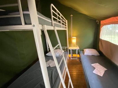 Cliquez pour découvrir toutes les photos de l'HÉBERGEMENT ! tente en toile et bois - L'Hermitage photo 4