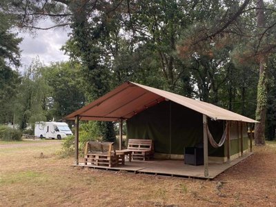 Cliquez pour découvrir toutes les photos de l'HÉBERGEMENT ! tente en toile et bois - L'Hermitage photo 6