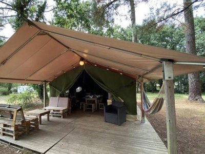 Cliquez pour découvrir toutes les photos de l'HÉBERGEMENT ! tente en toile et bois - L'Hermitage photo 8