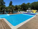 Camping Pas Cher vous présente avec son site Officiel campingpascher.fr, le Camping L'Hermitage classé 3 étoiles, situé sur la commune de Guemene Penfao dans le département Loire-atlantique (Pays De La Loire) en France. Le camping L'Hermitage, vous présente un hébergement de type tente de 16 m². Le camping L'Hermitage vous propose du vendredi 18 septembre au vendredi 25 septembre 2026 pour 7 nuits à 283€. Cette location propose 50 dates différentes pour réserver votre séjour. Découvrez également les 14 autres gammes d'hébergements du camping. Les Avis clients pour le Camping L'Hermitage sont excellents avec une note moyenne de 8 sur 10. Piscine couverte, Piscine extérieure, Animations familiales, Club enfants, Aire de jeux enfants, Baby-foot, Canoë-kayak, Centre équestre, Court de tennis, Ping-pong, Pétanque, Randonnée, Terrain multisports, Bar, Boulangerie, Pizzeria, Plats à emporter, Restaurant, Snack/Bar, Épicerie,... En savoir plus : cliquez-ICI.