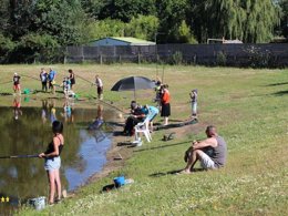 Camping Pas Cher vous présente avec son site Officiel campingpascher.fr, le Camping L'Etang Du Pays Blanc classé 3 étoiles, situé sur la commune de Guerande dans le département Loire-atlantique (Pays De La Loire) en France. Le camping L'Etang Du Pays Blanc, vous présente un hébergement de type mobil-home de 27 m² pour 1 personne et télévision. Le camping L'Etang Du Pays Blanc vous propose du sam. 27 juin au sam. 04 juillet 2026, en promotion à -15% pour 7 nuits à 225,14 € au lieu de 268,0 € soit une Économie de 42,86 €. Cette location propose 71 dates différentes pour réserver votre séjour. Découvrez également les 40 autres gammes d'hébergements du camping. Les Avis clients pour le Camping L'Etang Du Pays Blanc sont excellents avec une note moyenne de 8 sur 10. Piscine chauffée, Piscine couverte, Animations familiales, Club enfants, Aire de jeux enfants, Aire de jeux intérieure, Canoë-kayak, Centre équestre, Court de tennis, Ping-pong, Pétanque, Salle de fitness, Structure gonflable enfants, Terrain de football, Terrain multisports, Trampoline, Bar, Dépôt de pain, Plats à emporter, Snack/Bar, Supermarché, Épicerie,... En savoir plus : cliquez-ICI.