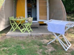 Camping Pas Cher vous présente avec son site Officiel campingpascher.fr, le Camping L'Etang Du Pays Blanc classé 3 étoiles, situé sur la commune de Guerande dans le département Loire-atlantique (Pays De La Loire) en France. Le camping L'Etang Du Pays Blanc, vous présente un hébergement de type hébergement insolite de 14 m² pour 2 personnes. Le camping L'Etang Du Pays Blanc vous propose du sam. 27 juin au sam. 04 juillet 2026, en promotion à -15% pour 7 nuits à 183,71 € au lieu de 218,0 € soit une Économie de 34,29 €. Cette location propose 34 dates différentes pour réserver votre séjour. Découvrez également les 40 autres gammes d'hébergements du camping. Les Avis clients pour le Camping L'Etang Du Pays Blanc sont excellents avec une note moyenne de 8 sur 10. Piscine chauffée, Piscine couverte, Animations familiales, Club enfants, Aire de jeux enfants, Aire de jeux intérieure, Canoë-kayak, Centre équestre, Court de tennis, Ping-pong, Pétanque, Salle de fitness, Structure gonflable enfants, Terrain de football, Terrain multisports, Trampoline, Bar, Dépôt de pain, Plats à emporter, Snack/Bar, Supermarché, Épicerie,... En savoir plus : cliquez-ICI.