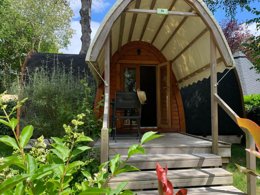Camping Pas Cher vous présente avec son site Officiel campingpascher.fr, le Camping L'Etang Du Pays Blanc classé 3 étoiles, situé sur la commune de Guerande dans le département Loire-atlantique (Pays De La Loire) en France. Le camping L'Etang Du Pays Blanc, vous présente un hébergement de type hébergement insolite de 15 m². Le camping L'Etang Du Pays Blanc vous propose du sam. 27 juin au sam. 04 juillet 2026, en promotion à -15% pour 7 nuits à 183,71 € au lieu de 218,0 € soit une Économie de 34,29 €. Cette location propose 63 dates différentes pour réserver votre séjour. Découvrez également les 40 autres gammes d'hébergements du camping. Les Avis clients pour le Camping L'Etang Du Pays Blanc sont excellents avec une note moyenne de 8 sur 10. Piscine chauffée, Piscine couverte, Animations familiales, Club enfants, Aire de jeux enfants, Aire de jeux intérieure, Canoë-kayak, Centre équestre, Court de tennis, Ping-pong, Pétanque, Salle de fitness, Structure gonflable enfants, Terrain de football, Terrain multisports, Trampoline, Bar, Dépôt de pain, Plats à emporter, Snack/Bar, Supermarché, Épicerie,... En savoir plus : cliquez-ICI.