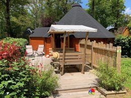 Camping Pas Cher vous présente avec son site Officiel campingpascher.fr, le Camping L'Etang Du Pays Blanc classé 3 étoiles, situé sur la commune de Guerande dans le département Loire-atlantique (Pays De La Loire) en France. Le camping L'Etang Du Pays Blanc, vous présente un hébergement de type hébergement insolite de 40 m² et télévision. Le camping L'Etang Du Pays Blanc vous propose du lundi 25 mai au lundi 01 juin 2026, en promotion à -9% pour 7 nuits à 243 € au lieu de 268,0 € soit une Économie de 25 €. Cette location propose 40 dates différentes pour réserver votre séjour. Découvrez également les 40 autres gammes d'hébergements du camping. Les Avis clients pour le Camping L'Etang Du Pays Blanc sont excellents avec une note moyenne de 8 sur 10. Piscine chauffée, Piscine couverte, Animations familiales, Club enfants, Aire de jeux enfants, Aire de jeux intérieure, Canoë-kayak, Centre équestre, Court de tennis, Ping-pong, Pétanque, Salle de fitness, Structure gonflable enfants, Terrain de football, Terrain multisports, Trampoline, Bar, Dépôt de pain, Plats à emporter, Snack/Bar, Supermarché, Épicerie,... En savoir plus : cliquez-ICI.