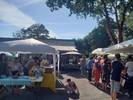 Camping Pas Cher vous présente avec son site Officiel campingpascher.fr, le Camping L'Etang Du Pays Blanc classé 3 étoiles, situé sur la commune de Guerande dans le département Loire-atlantique (Pays De La Loire) en France. Le camping L'Etang Du Pays Blanc, vous présente un hébergement de type mobil-home de 24 m² et télévision. Le camping L'Etang Du Pays Blanc vous propose du sam. 27 juin au sam. 04 juillet 2026, en promotion à -15% pour 7 nuits à 225,14 € au lieu de 268,0 € soit une Économie de 42,86 €. Cette location propose 66 dates différentes pour réserver votre séjour. Découvrez également les 40 autres gammes d'hébergements du camping. Les Avis clients pour le Camping L'Etang Du Pays Blanc sont excellents avec une note moyenne de 8 sur 10. Piscine chauffée, Piscine couverte, Animations familiales, Club enfants, Aire de jeux enfants, Aire de jeux intérieure, Canoë-kayak, Centre équestre, Court de tennis, Ping-pong, Pétanque, Salle de fitness, Structure gonflable enfants, Terrain de football, Terrain multisports, Trampoline, Bar, Dépôt de pain, Plats à emporter, Snack/Bar, Supermarché, Épicerie,... En savoir plus : cliquez-ICI.