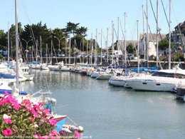 Camping Pas Cher vous présente avec son site Officiel campingpascher.fr, le Camping L'Etang Du Pays Blanc classé 3 étoiles, situé sur la commune de Guerande dans le département Loire-atlantique (Pays De La Loire) en France. Le camping L'Etang Du Pays Blanc, vous présente un hébergement de type hébergement insolite de 17 m². Le camping L'Etang Du Pays Blanc vous propose du sam. 27 juin au sam. 04 juillet 2026, en promotion à -15% pour 7 nuits à 225,14 € au lieu de 268,0 € soit une Économie de 42,86 €. Cette location propose 71 dates différentes pour réserver votre séjour. Découvrez également les 40 autres gammes d'hébergements du camping. Les Avis clients pour le Camping L'Etang Du Pays Blanc sont excellents avec une note moyenne de 8 sur 10. Piscine chauffée, Piscine couverte, Animations familiales, Club enfants, Aire de jeux enfants, Aire de jeux intérieure, Canoë-kayak, Centre équestre, Court de tennis, Ping-pong, Pétanque, Salle de fitness, Structure gonflable enfants, Terrain de football, Terrain multisports, Trampoline, Bar, Dépôt de pain, Plats à emporter, Snack/Bar, Supermarché, Épicerie,... En savoir plus : cliquez-ICI.