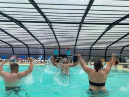 Camping Pas Cher vous présente avec son site Officiel campingpascher.fr, le Camping L'Etang Du Pays Blanc classé 3 étoiles, situé sur la commune de Guerande dans le département Loire-atlantique (Pays De La Loire) en France. Le camping L'Etang Du Pays Blanc, vous présente un hébergement de type mobil-home de 27 m² pour 6 personnes et télévision. Le camping L'Etang Du Pays Blanc vous propose du sam. 27 juin au sam. 04 juillet 2026, en promotion à -15% pour 7 nuits à 225,14 € au lieu de 268,0 € soit une Économie de 42,86 €. Cette location propose 71 dates différentes pour réserver votre séjour. Découvrez également les 40 autres gammes d'hébergements du camping. Les Avis clients pour le Camping L'Etang Du Pays Blanc sont excellents avec une note moyenne de 8 sur 10. Piscine chauffée, Piscine couverte, Animations familiales, Club enfants, Aire de jeux enfants, Aire de jeux intérieure, Canoë-kayak, Centre équestre, Court de tennis, Ping-pong, Pétanque, Salle de fitness, Structure gonflable enfants, Terrain de football, Terrain multisports, Trampoline, Bar, Dépôt de pain, Plats à emporter, Snack/Bar, Supermarché, Épicerie,... En savoir plus : cliquez-ICI.