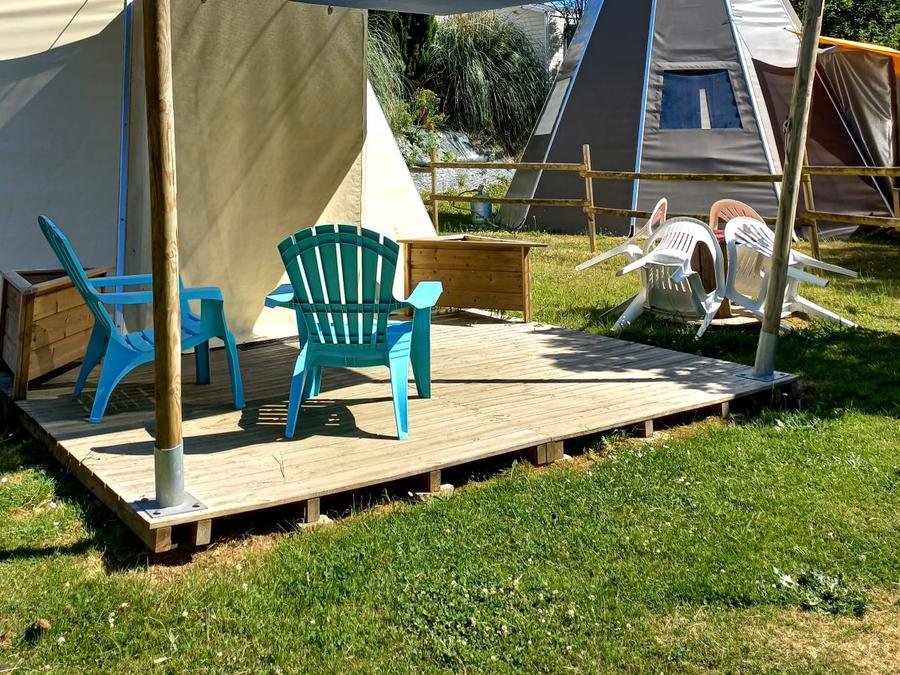 Camping Pas Cher vous présente avec son site Officiel campingpascher.fr, le Camping Les Cerisiers classé 3 étoiles, situé sur la commune de Guillac dans le département Morbihan (Bretagne) en France. Le camping Les Cerisiers, vous présente un hébergement de type hébergement insolite de 15 m² pour 4 personnes. Le camping Les Cerisiers vous propose du mardi 09 juin au mardi 16 juin 2026 pour 7 nuits à 283€. Cette location propose 66 dates différentes pour réserver votre séjour. Découvrez également les 11 autres gammes d'hébergements du camping. Les Avis clients pour le Camping Les Cerisiers sont excellents avec une note moyenne de 8 sur 10. Aire de jeux enfants, Baby-foot, Canoë-kayak, Centre équestre, Golf, Ping-pong, Pétanque, Bar, Créperie, Dépôt de pain, Snack/Bar, Supermarché, Épicerie,... En savoir plus : cliquez-ICI.
