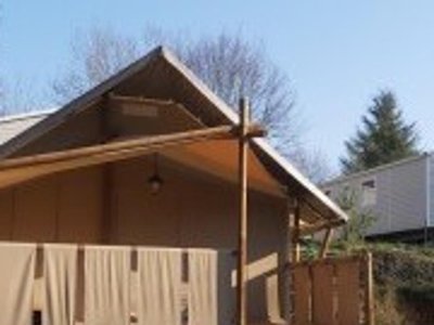 tente en toile et bois - Les Cerisiers photo 1