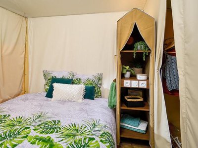 Cliquez pour découvrir toutes les photos de l'HÉBERGEMENT ! tente en toile et bois - Les Cerisiers photo 6