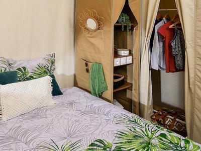 Cliquez pour découvrir toutes les photos de l'HÉBERGEMENT ! tente en toile et bois - Les Cerisiers photo 7
