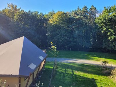 Cliquez pour découvrir toutes les photos de l'HÉBERGEMENT ! tente en toile et bois - Les Cerisiers photo 9