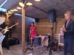 Camping Pas Cher vous présente avec son site Officiel campingpascher.fr, le Camping Les Cerisiers classé 3 étoiles, situé sur la commune de Guillac dans le département Morbihan (Bretagne) en France. Le camping Les Cerisiers, vous présente un hébergement de type bungalow toilé de 16 m² pour 2 personnes. Le camping Les Cerisiers vous propose du sam. 04 avril au sam. 11 avril 2026 pour 7 nuits à 242€. Cette location propose 184 dates différentes pour réserver votre séjour. Découvrez également les 11 autres gammes d'hébergements du camping. Les Avis clients pour le Camping Les Cerisiers sont excellents avec une note moyenne de 8 sur 10. Aire de jeux enfants, Baby-foot, Canoë-kayak, Centre équestre, Golf, Ping-pong, Pétanque, Bar, Créperie, Dépôt de pain, Snack/Bar, Supermarché, Épicerie,... En savoir plus : cliquez-ICI.