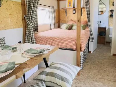 Cliquez pour découvrir toutes les photos de l'HÉBERGEMENT ! caravane - Parfums D'été photo 3