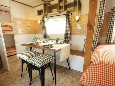 Cliquez pour découvrir toutes les photos de l'HÉBERGEMENT ! caravane - Parfums D'été photo 4