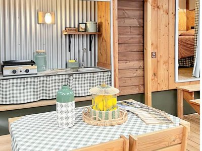 Cliquez pour découvrir toutes les photos de l'HÉBERGEMENT ! caravane - Parfums D'été photo 5