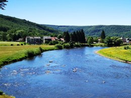 Camping Pas Cher vous présente avec son site Officiel campingpascher.fr, le Camping Domaine D'Haulmé classé 4 étoiles, situé sur la commune de Haulmé dans le département Ardennes (Champagne Ardenne) en France. Le camping Domaine D'Haulmé vous propose un hébergement de type caravane de 10 m² pour 2 personnes. Cet hébergement propose plus de 71 dates différentes pour réserver ! Pour dévouvrir la période la moins chère, consultez la rubrique 'Tarifs' et sélectionnez votre mois de départ. L'établissement vous propose 11 autres types d'hébergements. Découvrez tous nos séjours à petits prix dans la commune et aux alentours de Haulmé du département : Ardennes (Champagne Ardenne). Les Avis clients pour le Camping Domaine D'Haulmé sont de 7 sur 10. Piscine chauffée, Piscine extérieure, Aire de jeux enfants, Canoë-kayak, Centre équestre, Ping-pong, Pétanque, Randonnée, Voile, Bar, Dépôt de pain, Plats à emporter, Restaurant, Épicerie,... En savoir plus : cliquez-ICI.