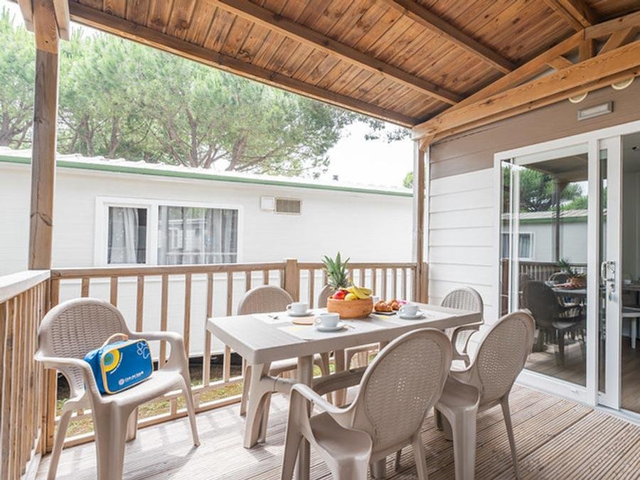 Camping Pas Cher vous présente avec son site Officiel campingpascher.fr, le Établissement Club Del Sole Jesolo Family Resort, situé sur la commune de Jesolo Pineta dans le département Venise (Vénétie) en Italie. L'établissement Club Del Sole Jesolo Family Resort vous propose un hébergement de type mobil-home. L'établissement vous propose 11 autres types d'hébergements. Découvrez tous nos séjours à petits prix dans la commune et aux alentours de Jesolo Pineta du département : Venise (Vénétie).... En savoir plus : cliquez-ICI.