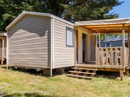 Camping Pas Cher vous présente avec son site Officiel campingpascher.fr, le Camping Ushuaïa Villages Le Parc De La Grève classé 4 étoiles, situé sur la commune de L'aiguillon Sur Vie dans le département Vendée (Pays De La Loire) en France. Le camping Ushuaïa Villages Le Parc De La Grève, vous présente un hébergement de type mobil-home de 20 m² pour 2 personnes et télévision. Le camping Ushuaïa Villages Le Parc De La Grève vous proposeun séjour PAS CHER avec une REMISEdu vendredi 17 avril au vendredi 24 avril 2026, en promotion à -36% pour 7 nuits à 202,86 € au lieu de 322,0 € soit une Économie de 119,14 €. Cette location propose 128 dates différentes pour réserver votre séjour. Découvrez également les 19 autres gammes d'hébergements du camping. Les Avis clients pour le Camping Ushuaïa Villages Le Parc De La Grève sont excellents avec une note moyenne de 8 sur 10. LacMerRivièreÉtang, Piscine chauffée, Piscine extérieure, Animations familiales, Club enfants, Aire de jeux enfants, Canoë-kayak, Cyclisme, Golf, Ping-pong, Pédalo, Pétanque, Randonnée, Salle de jeux vidéo, Structure gonflable enfants, Boulangerie, Bureau de tabac, Dépôt de pain, Épicerie,... En savoir plus : cliquez-ICI.