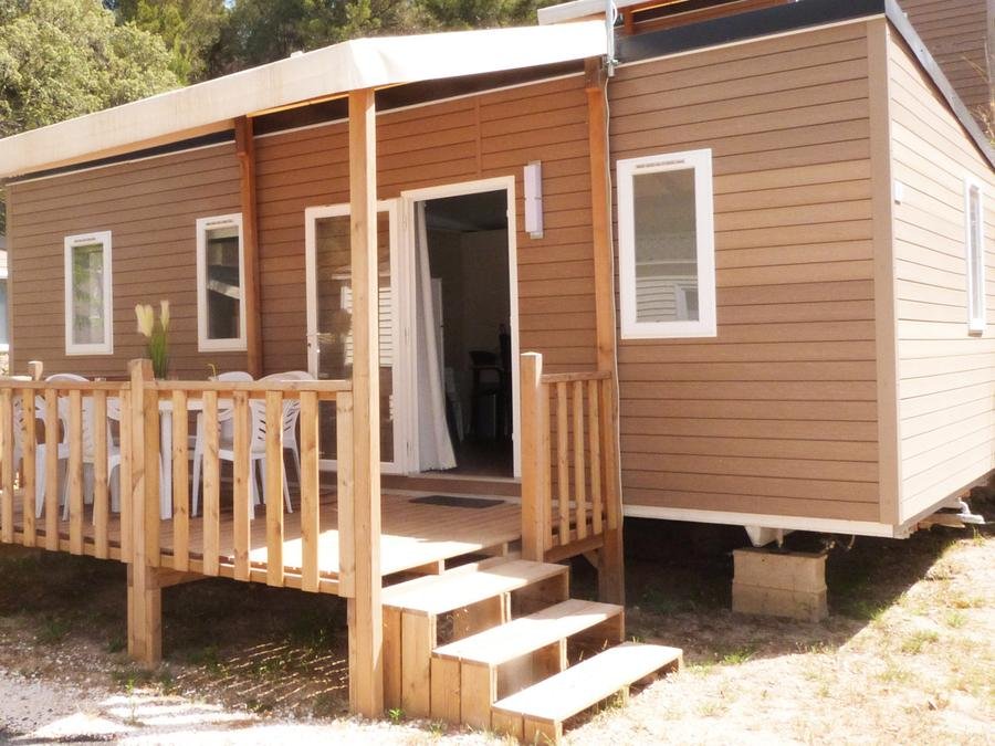 Camping Pas Cher vous présente avec son site Officiel campingpascher.fr, le Camping Tikayan Le Méditerranée classé 3 étoiles, situé sur la commune de Hyères dans le département Var (Provence Alpes Côte D'azur) en France. Le camping Tikayan Le Méditerranée, vous présente un hébergement de type mobil-home de 28 m² pour 5 personnes avec climatisation et télévision. Le camping Tikayan Le Méditerranée vous proposeun séjour PAS CHER avec une REMISEdu sam. 13 juin au sam. 20 juin 2026, en promotion à -30% pour 7 nuits à 637 € au lieu de 910,0 € soit une Économie de 273 €. Cette location propose 77 dates différentes pour réserver votre séjour. Découvrez également les 19 autres gammes d'hébergements du camping. Les Avis clients pour le Camping Tikayan Le Méditerranée sont de 7 sur 10. Mer, Aire de jeux enfants, Canoë-kayak, Jet-ski, Paddle, Ping-pong, Planche à voile, Plongée, kiteSurf, Bar, Snack/Bar, Épicerie,... En savoir plus : cliquez-ICI.