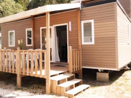 Camping Pas Cher vous présente avec son site Officiel campingpascher.fr, le Camping Tikayan Le Méditerranée classé 3 étoiles, situé sur la commune de Hyères dans le département Var (Provence Alpes Côte D'azur) en France. Le camping Tikayan Le Méditerranée, vous présente un hébergement de type mobil-home de 27 m² pour 6 personnes avec climatisation et télévision. Le camping Tikayan Le Méditerranée vous proposeun séjour PAS CHER avec une REMISEdu sam. 02 mai au sam. 09 mai 2026, en promotion à -35% pour 7 nuits à 379 € au lieu de 583,08 € soit une Économie de 204,08 €. Cette location propose 23 dates différentes pour réserver votre séjour. Découvrez également les 4 autres gammes d'hébergements du camping. Les Avis clients pour le Camping Tikayan Le Méditerranée sont excellents avec une note moyenne de 8 sur 10. Mer, Aire de jeux enfants, Canoë-kayak, Jet-ski, Paddle, Ping-pong, Planche à voile, Plongée, kiteSurf, Bar, Snack/Bar, Épicerie,... En savoir plus : cliquez-ICI.