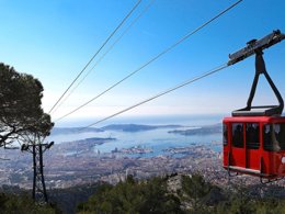 Camping Pas Cher vous présente avec son site Officiel campingpascher.fr, le Camping Tikayan Le Méditerranée classé 3 étoiles, situé sur la commune de Hyères dans le département Var (Provence Alpes Côte D'azur) en France. Le camping Tikayan Le Méditerranée, vous présente un hébergement de type mobil-home de 28 m² pour 5 personnes avec climatisation et télévision. Le camping Tikayan Le Méditerranée vous propose du dimanche 13 septembre au dimanche 20 septembre 2026, en promotion à -15% pour 7 nuits à 565,25 € au lieu de 665,0 € soit une Économie de 99,75 €. Cette location propose 142 dates différentes pour réserver votre séjour. Découvrez également les 11 autres gammes d'hébergements du camping. Les Avis clients pour le Camping Tikayan Le Méditerranée sont de 7 sur 10. Mer, Aire de jeux enfants, Canoë-kayak, Jet-ski, Paddle, Ping-pong, Planche à voile, Plongée, kiteSurf, Bar, Snack/Bar, Épicerie,... En savoir plus : cliquez-ICI.