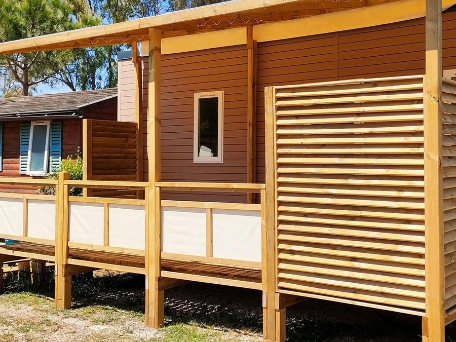Camping Pas Cher vous présente avec son site Officiel campingpascher.fr, le Camping Tikayan Les Palmiers classé 4 étoiles, situé sur la commune de Hyères dans le département Var (Provence Alpes Côte D'azur) en France. Le camping Tikayan Les Palmiers vous propose un hébergement de type mobil-home de 26 m² avec climatisation (télévision). Cet hébergement propose plus de 82 dates différentes pour réserver ! Pour dévouvrir la période la moins chère, consultez la rubrique 'Tarifs' et sélectionnez votre mois de départ. L'établissement vous propose 26 autres types d'hébergements. Découvrez tous nos séjours à petits prix dans la commune et aux alentours de Hyères du département : Var (Provence Alpes Côte D'azur). Les Avis clients pour le Camping Tikayan Les Palmiers sont de 7 sur 10. Piscine extérieure, Animations familiales, Club enfants, Aire de jeux enfants, Centre équestre, Court de tennis, Cyclisme, Golf, Ping-pong, Plongée, Pétanque, Salle de fitness, Terrain de volley-ball, Bar, Dépôt de pain, Pizzeria, Plats à emporter, Restaurant, Snack/Bar, Épicerie,... En savoir plus : cliquez-ICI.
