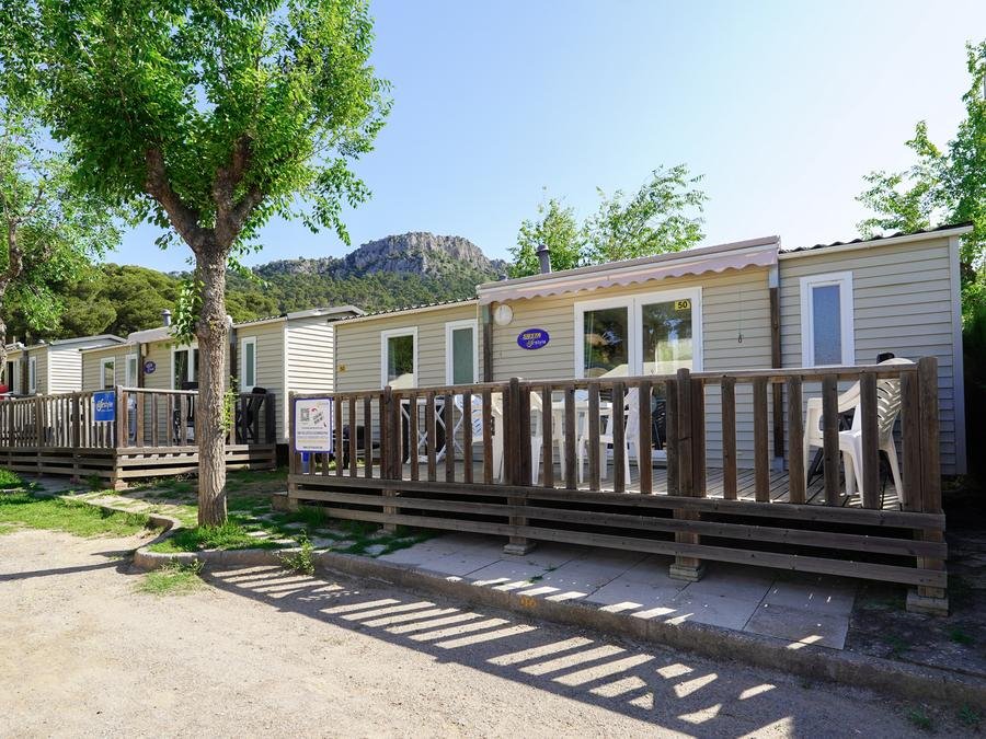 Camping Pas Cher vous présente avec son site Officiel campingpascher.fr, le Camping Castell Montgri classé 4 étoiles, situé sur la commune de L'estartit dans le département Gérone (Catalogne) en Espagne. Le camping Castell Montgri, vous présente un hébergement de type mobil-home de 30 m² avec climatisation. Le camping Castell Montgri vous proposeun séjour PAS CHER avec une REMISEdu jeudi 03 juin au jeudi 10 juin 2027, en promotion à -50% pour 7 nuits à 272 € au lieu de 544,0 € soit une Économie de 272 €. Cette location propose 32 dates différentes pour réserver votre séjour. Découvrez également les 28 autres gammes d'hébergements du camping. Les Avis clients pour le Camping Castell Montgri sont excellents avec une note moyenne de 8 sur 10. Mer, Parc aquatique, Piscine extérieure, Animations familiales, Club enfants, Aire de jeux enfants, Canoë-kayak, Centre équestre, Court de tennis, Golf, Ping-pong, Piscine, Planche à voile, Plongée, Pédalo, Pétanque, Salle de jeux vidéo, Ski nautique, Structure gonflable enfants, Terrain de football, Terrain de volley-ball, Terrain multisports, Voile, kiteSurf, Bar, Dépôt de pain, Restaurant, Snack/Bar, Épicerie,... En savoir plus : cliquez-ICI.