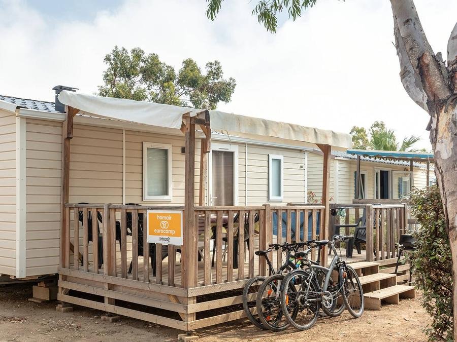 Camping Pas Cher vous présente avec son site Officiel campingpascher.fr, le Camping Castell Montgri classé 4 étoiles, situé sur la commune de L'estartit dans le département Gérone (Catalogne) en Espagne. Le camping Castell Montgri, vous présente un hébergement de type mobil-home de 32 m² avec climatisation. Le camping Castell Montgri vous propose du dimanche 14 juin au dimanche 21 juin 2026, en promotion à -29% pour 7 nuits à 352 € au lieu de 496,0 € soit une Économie de 144 €. Cette location propose 18 dates différentes pour réserver votre séjour. Découvrez également les 28 autres gammes d'hébergements du camping. Les Avis clients pour le Camping Castell Montgri sont excellents avec une note moyenne de 8 sur 10. Mer, Parc aquatique, Piscine extérieure, Animations familiales, Club enfants, Aire de jeux enfants, Canoë-kayak, Centre équestre, Court de tennis, Golf, Ping-pong, Piscine, Planche à voile, Plongée, Pédalo, Pétanque, Salle de jeux vidéo, Ski nautique, Structure gonflable enfants, Terrain de football, Terrain de volley-ball, Terrain multisports, Voile, kiteSurf, Bar, Dépôt de pain, Restaurant, Snack/Bar, Épicerie,... En savoir plus : cliquez-ICI.