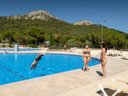 Camping Pas Cher vous présente avec son site Officiel campingpascher.fr, le Camping Castell Montgri classé 4 étoiles, situé sur la commune de L'estartit dans le département Gérone (Catalogne) en Espagne. Le camping Castell Montgri, vous présente un hébergement de type mobil-home de 24 m² avec climatisation. Le camping Castell Montgri vous propose du sam. 06 juin au sam. 13 juin 2026, en promotion à -29% pour 7 nuits à 315 € au lieu de 448,0 € soit une Économie de 133 €. Cette location propose 52 dates différentes pour réserver votre séjour. Découvrez également les 28 autres gammes d'hébergements du camping. Les Avis clients pour le Camping Castell Montgri sont excellents avec une note moyenne de 8 sur 10. Mer, Parc aquatique, Piscine extérieure, Animations familiales, Club enfants, Aire de jeux enfants, Canoë-kayak, Centre équestre, Court de tennis, Golf, Ping-pong, Piscine, Planche à voile, Plongée, Pédalo, Pétanque, Salle de jeux vidéo, Ski nautique, Structure gonflable enfants, Terrain de football, Terrain de volley-ball, Terrain multisports, Voile, kiteSurf, Bar, Dépôt de pain, Restaurant, Snack/Bar, Épicerie,... En savoir plus : cliquez-ICI.