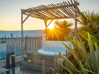 Cliquez pour découvrir toutes les photos de l'ÉTABLISSEMENT ! établissement Au Petit Port De L'Houmeau photo 23