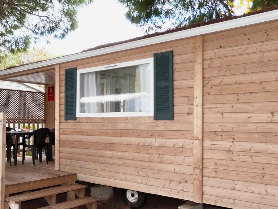 Camping Pas Cher vous présente avec son site Officiel campingpascher.fr, le Camping Tikayan La Bergerie Plage classé 3 étoiles, situé sur la commune de Hyères dans le département Var (Provence Alpes Côte D'azur) en France. Le camping Tikayan La Bergerie Plage, vous présente un hébergement de type mobil-home de 25 m² pour 3 personnes avec climatisation et télévision. Le camping Tikayan La Bergerie Plage vous proposeun séjour PAS CHER avec une REMISEdu jeudi 04 juin au jeudi 11 juin 2026 avec une PROMO de DERNIÈRE MINUTE, en promotion à -50% pour 7 nuits à 381,50 € au lieu de 763,0 € soit une Économie de 381,50 €. Cette location propose 57 dates différentes pour réserver votre séjour. Découvrez également les 11 autres gammes d'hébergements du camping. Les Avis clients pour le Camping Tikayan La Bergerie Plage sont de 7 sur 10. Mer, Aire de jeux enfants, Canoë-kayak, Jet-ski, Paddle, Ping-pong, Planche à voile, Plongée, Randonnée, kiteSurf, Bar, Boulangerie, Bureau de tabac, Dépôt de pain, Plats à emporter, Snack/Bar, Station-service, Épicerie,... En savoir plus : cliquez-ICI.