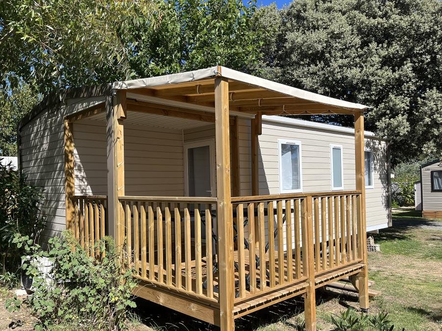 Camping Pas Cher vous présente avec son site Officiel campingpascher.fr, le Camping LES FLOTS-ATLANTIQUE Village 2 classé 2 étoiles, situé sur la commune de Saint Pierre D'oléron dans le département Charente-maritime (Poitou Charentes) en France. Le camping LES FLOTS-ATLANTIQUE Village 2, vous présente un hébergement de type mobil-home de 28 m² pour 3 personnes avec climatisation et télévision. Le camping LES FLOTS-ATLANTIQUE Village 2 vous propose du sam. 29 août au sam. 05 septembre 2026 pour 7 nuits à 394€. Cette location propose 77 dates différentes pour réserver votre séjour. Découvrez également les 11 autres gammes d'hébergements du camping. Les Avis clients pour le Camping LES FLOTS-ATLANTIQUE Village 2 sont excellents avec une note moyenne de 8 sur 10. Mer, Aire de jeux enfants, Cyclisme, Ping-pong, Pétanque, Randonnée, Structure gonflable enfants, Dépôt de pain, Restaurant, Épicerie,... En savoir plus : cliquez-ICI.