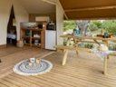 Cliquez pour découvrir toutes les photos de l'HÉBERGEMENT ! tente en toile et bois - camping Sandaya Domaine Le Midi photo 2