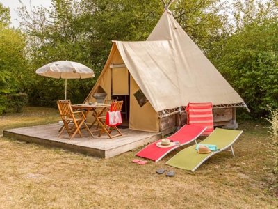 tente en toile et bois - Le Petit Trianon photo 1