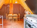 Cliquez pour découvrir toutes les photos de l'HÉBERGEMENT ! tente en toile et bois - camping Le Petit Trianon photo 3