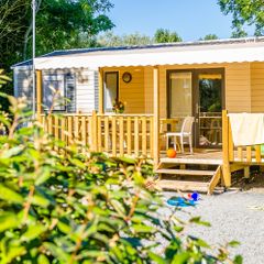 Camping Pas Cher vous présente avec son site Officiel campingpascher.fr, le Camping Le Fanal classé 4 étoiles, situé sur la commune de Isigny Sur Mer dans le département Calvados (Basse-normandie) en France. Le camping Le Fanal vous propose un hébergement de type mobil-home de 36 m² pour 1 personne (télévision). L'établissement vous propose 2 autres types d'hébergements. Découvrez tous nos séjours à petits prix dans la commune et aux alentours de Isigny Sur Mer du département : Calvados (Basse-normandie). Les Avis clients pour le Camping Le Fanal sont de 7 sur 10. Piscine couverte, Piscine extérieure, Animations familiales, Club enfants, Aire de jeux enfants, Court de tennis, Ping-pong, Pétanque, Salle de fitness, Terrain de badminton, Terrain multisports, Bar, Dépôt de pain, Pizzeria, Plats à emporter, Snack/Bar, Épicerie,... En savoir plus : cliquez-ICI.