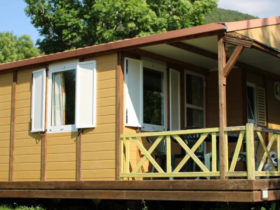 Camping Pas Cher vous présente avec son site Officiel campingpascher.fr, le Camping La Pierre De L'Aigle classé 3 étoiles, situé sur la commune de La Breole dans le département Alpes-de-haute-provence (Provence Alpes Côte D'azur) en France. Le camping La Pierre De L'Aigle vous propose un hébergement de type chalet de 28 m² pour 5 personnes (télévision). Cet hébergement propose plus de 31 dates différentes pour réserver ! Pour dévouvrir la période la moins chère, consultez la rubrique 'Tarifs' et sélectionnez votre mois de départ. L'établissement vous propose 8 autres types d'hébergements. Découvrez tous nos séjours à petits prix dans la commune et aux alentours de La Breole du département : Alpes-de-haute-provence (Provence Alpes Côte D'azur). Les Avis clients pour le Camping La Pierre De L'Aigle sont excellents avec une note moyenne de 8 sur 10. LacRivière, Piscine chauffée, Piscine extérieure, Animations familiales, Aire de jeux enfants, Baby-foot, Canoë-kayak, Canyoning, Centre équestre, Cyclisme, Location de bateaux, Paddle, Ping-pong, Piscine, Pédalo, Pétanque, Rafting, Randonnée, Ski nautique, Terrain de football, Pizzeria, Restaurant,... En savoir plus : cliquez-ICI.