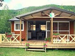 Camping Pas Cher vous présente avec son site Officiel campingpascher.fr, le Camping La Pierre De L'Aigle classé 3 étoiles, situé sur la commune de La Breole dans le département Alpes-de-haute-provence (Provence Alpes Côte D'azur) en France. Le camping La Pierre De L'Aigle vous propose un hébergement de type bungalow toilé de 25 m² pour 5 personnes. L'établissement vous propose 8 autres types d'hébergements. Découvrez tous nos séjours à petits prix dans la commune et aux alentours de La Breole du département : Alpes-de-haute-provence (Provence Alpes Côte D'azur). Les Avis clients pour le Camping La Pierre De L'Aigle sont excellents avec une note moyenne de 8 sur 10. LacRivière, Piscine chauffée, Piscine extérieure, Animations familiales, Aire de jeux enfants, Baby-foot, Canoë-kayak, Canyoning, Centre équestre, Cyclisme, Location de bateaux, Paddle, Ping-pong, Piscine, Pédalo, Pétanque, Rafting, Randonnée, Ski nautique, Terrain de football, Pizzeria, Restaurant,... En savoir plus : cliquez-ICI.