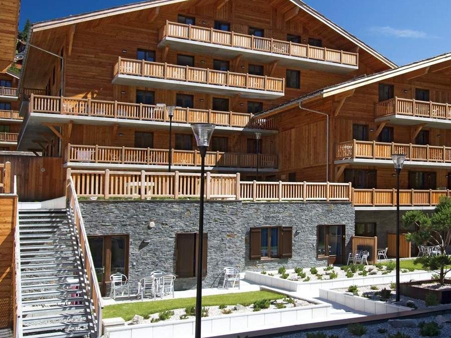 Camping Pas Cher vous présente avec son site Officiel campingpascher.fr, la Résidence Et Spa Odalys Mendi Alde classé 4 étoiles, située sur la commune de La Clusaz dans le département Haute-savoie (Rhône Alpes) en France. La résidence Et Spa Odalys Mendi Alde, vous présente un hébergement de type studio de 30 m² pour 4 personnes et télévision. La résidence Et Spa Odalys Mendi Alde vous proposeun séjour PAS CHER avec une REMISEdu sam. 27 juin au sam. 04 juillet 2026, en promotion à -30% pour 7 nuits à 489,30 € au lieu de 699,0 € soit une Économie de 209,70 €. Cette location propose 18 dates différentes pour réserver votre séjour. Découvrez également les 8 autres gammes d'hébergements de la résidence. Les Avis clients pour la Résidence Et Spa Odalys Mendi Alde sont de 7 sur 10. Piscine chauffée, Piscine extérieure, Club enfants, Canoë-kayak, Centre équestre, Court de tennis, Golf, Salle de fitness, Boulangerie, Restaurant,... En savoir plus : cliquez-ICI.
